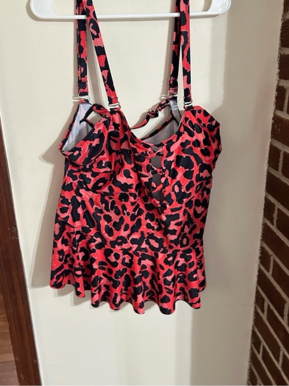 NWOT Amazon Size 22W Red and Black Leopard Print Women's Tankini Top Only